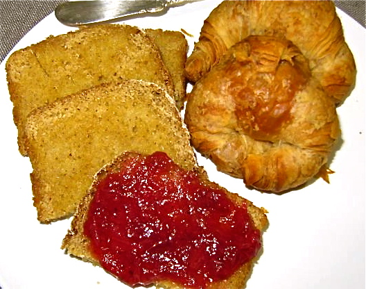 Toast-with-Rhubarb-Jam