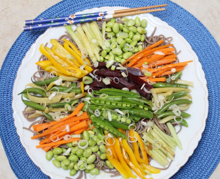 Salade de Nouilles Soba, Edamame, Chips de Coco et Sauce Gingembre et –  Prana Foods